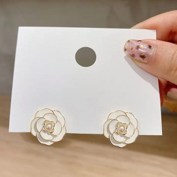 Jewelry - Gold Filled Pearl Floral Earrings